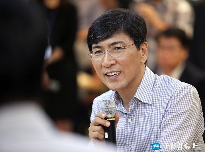 안희정 지사, “대권, 때가 되면 나간다”