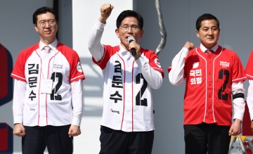 김문수, 민주당 尹 출당 요구에  "대통령이 판단할 일' 