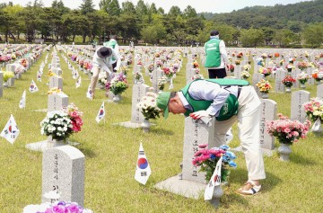 대전테크노파크, 호국보훈의 달 맞아 국립대전현충원 봉사활동 전개