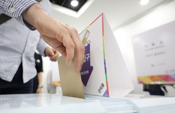 [속보] 21대 대선 둘째날 사전투표율 오전 7시 현재 20.41%