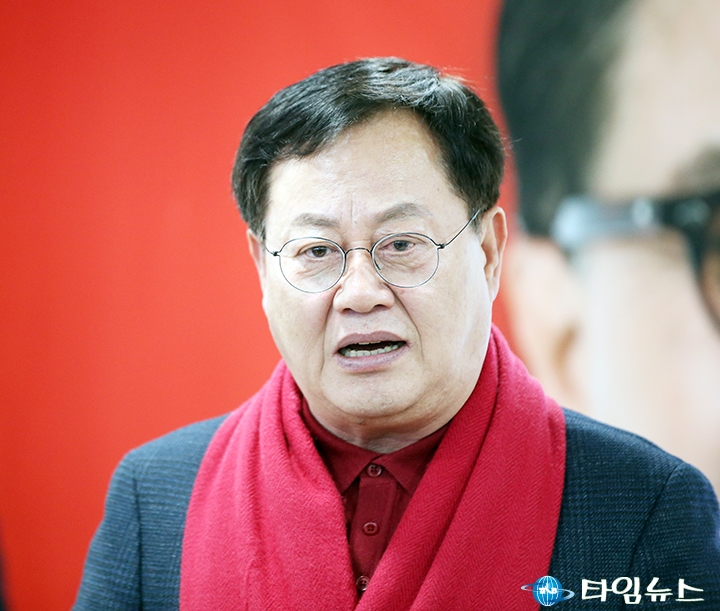이석봉 선거사무소 개소식에서 축사하는 이은권 국회의원 예비후보