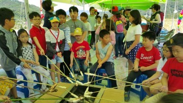  청리초등학교 전교생 67명이 제2회 상주 청寶리축제 체험학습