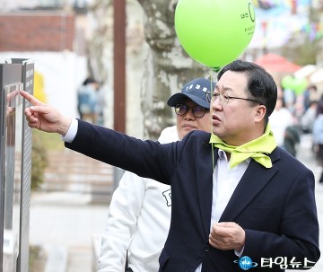 관사촌 둘러보는 이장우 대전시장