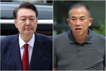 윤석열 부부, 나란히 법정행… ‘무상 여론조사’·‘매관매직’ 의혹 첫 공판