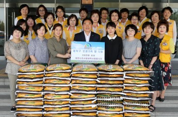 나라사랑과학사랑봉사동아리, 저소득 보훈가족 위해 대덕구자원봉사센터에 사랑의 백미 전달