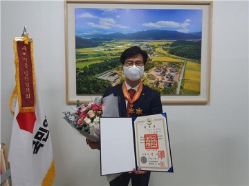 김영식 의원, 황조근정훈장 수훈