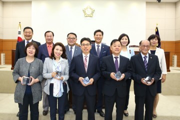 대전 유성구의회, 전반기 의장단에 공로패 수여