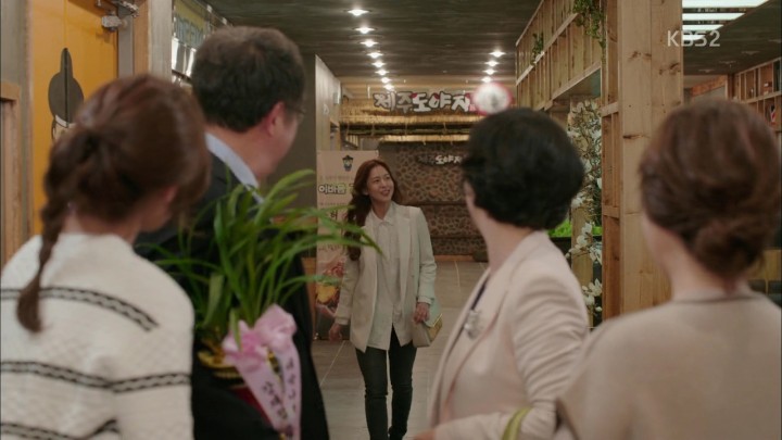 KBS ‘파랑새의 집’ 경수진, 블랙&화이트 룩