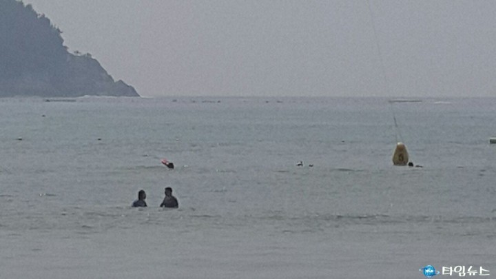 남해소방서, 상주해수욕장 물에 빠진 2명 안전하게 구조