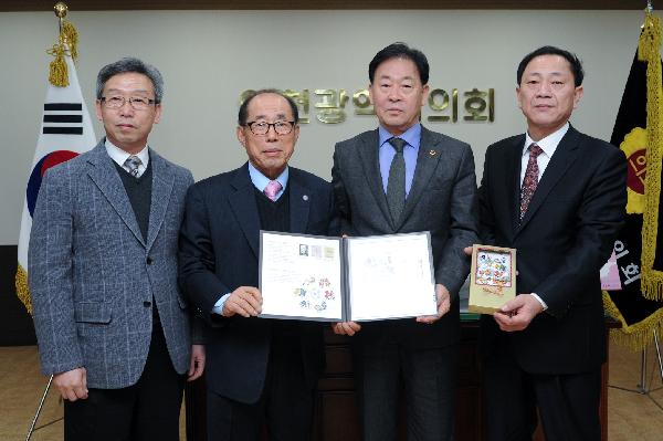  사랑의 연탄 후원금 전달