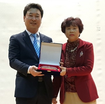 대전시의회 박병철 의원, 신탄진용정초 교육환경개선의 공로로 감사패 받아!