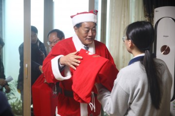 이상철 곡성군수, 취약계층 아동가정 방문해 행복 전달