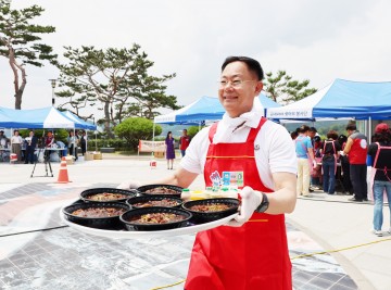 칠곡군, 보훈 가족에게 짜장면 배달~