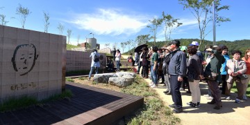 성지 순례된 ‘김수환추기경 사랑과 나눔공원’    개장 1년만에 월 평균 4천명 이상 찾아 