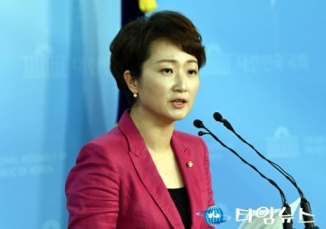 이언주 의원  "靑은 왜 드루킹 수사가 궁금했을까, 文 대통령 수사 받아야" 