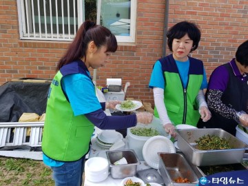  사)영주시발잔협의회 여성봉사회원 어버이날 효도찬치 봉사활동