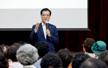 조원휘 대전시의회 의장, 유성노인대학 종강식 참석…“배움은 언제나 존경스럽다”