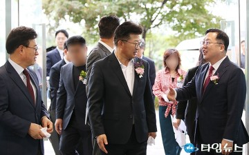새로운 대전과학산업진흥원 둘러보는 이장우 대전시장