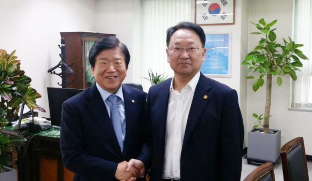 박병석 의원, 유일호 국토부 장관 만나 지역 현안 협의