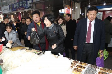 충북도의회, 설맞이 사회복지시설 위문 및 전통시장 방문