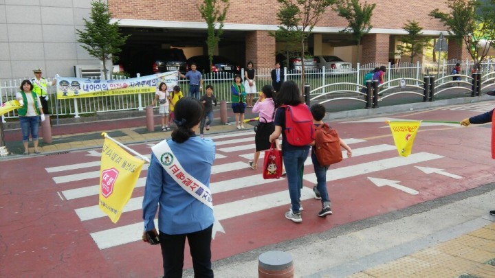 「장야 초등학교 등굣길 교통 안전 」캠페인 개최