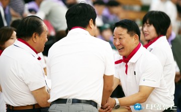 ‘제1회 대전체육인 대화합한마당 체육대회’ 참석자 격려하는 서철모 서구청장