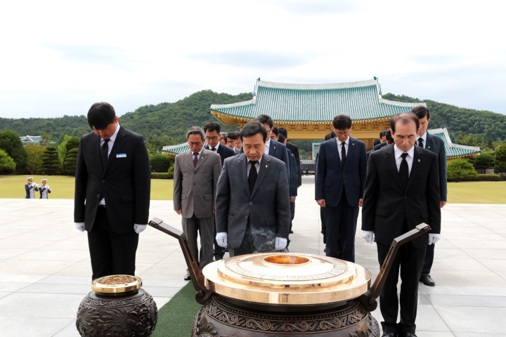 이충재 행복청장, 국립대전현충원 참배