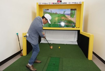대전 동구, 스마트사랑방 1호점 내 ‘스크린 파크골프장’ 인기