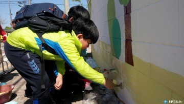 신천지자원봉사단 벽화봉사 ‘아이들의 꿈과 상상의 세계로’