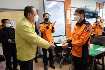 장세용 구미시장, 설 연휴 맞아 구미소방서 격려 방문
