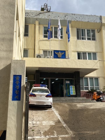 울릉경찰 칼부림 가정폭력 피해 여성에게 스마트워치 안줘, 피해자는 받고 싶습니다.