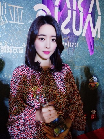  대륙 여신 홍수아 아시아 뮤직 페스티벌서 한류인기상' 수상 
