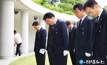 박용갑 중구청장, 대전보훈공원 참배