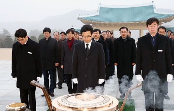 허태정 유성구청장, 현충원 참배로 새해 업무 시작!