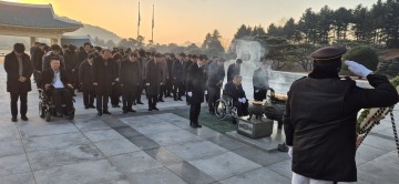 국민의힘 대전시당, 현충원 참배와 제주항공 여객 사고 추모식으로 새해 당무 시작