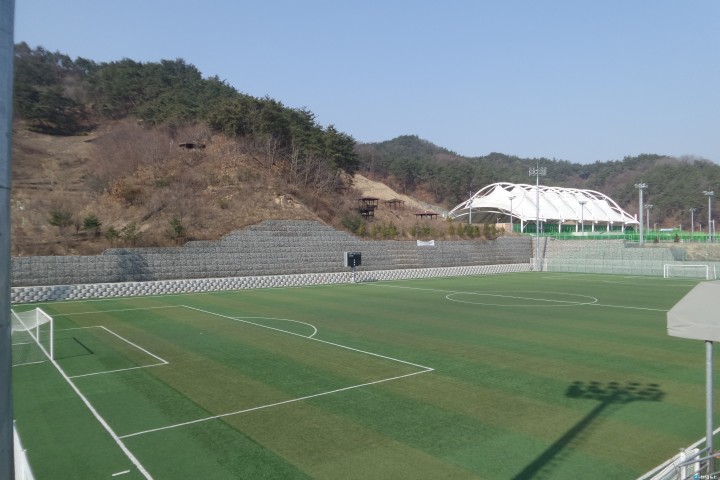 제천시, 축구장 인조잔디 개보수사업 입찰업체 특혜의혹