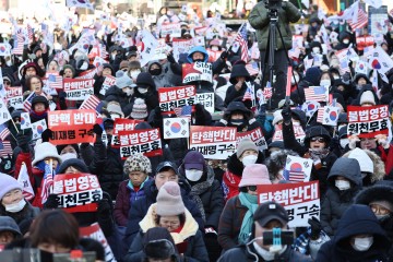 尹 체포 집행 중지…체포 촉구 밤샘집회 예정 지지자 환호 철수 중