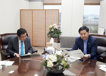 구충곤 화순군수, 구윤철 기획재정부 차관 만나 현안 사업 지원 건의