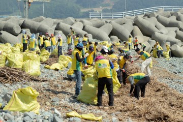 “폭우 뒤 여수 만성리해수욕장이 해양쓰레기 수거로 깨끗해졌어요" 