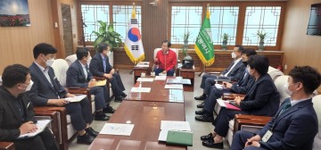 김진열 군수, 홍시장과 대구편입 9월 처리 결의