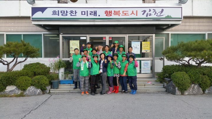 ‘대덕면 새마을협의회’연도변 환경정비에 나서