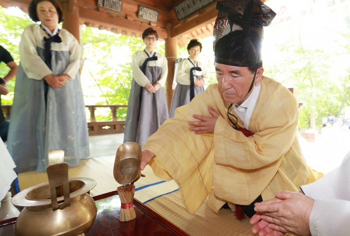 산신령이시여, 산삼축제 대박나게 해주소서