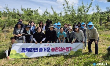 청주시 직원들, 영농철 맞아 농촌 일손돕기 구슬땀