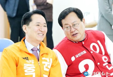 대화 나누는 권중순·이은권
