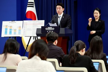 靑 “원유 수급 사활… 5월 대체 물량 7,462만 배럴 확보 완료”