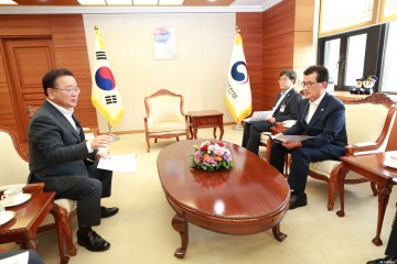 이시종 충북지사, 김부겸 장관 만나 충북 현안사업 건의  