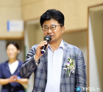 보육인 체육대회에서 격려사 하는 최충규 대덕구청장