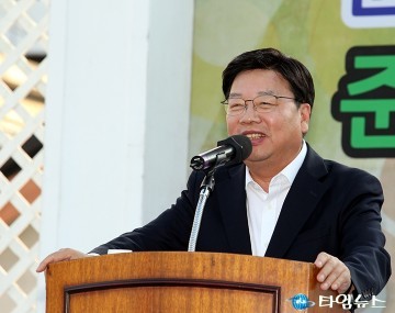 권선택 대전시장, 문창시장이 대박나기를!