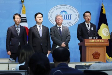 비명 윤영찬, 민주당 잔류…이원욱·김종민·조응천은 탈당할듯