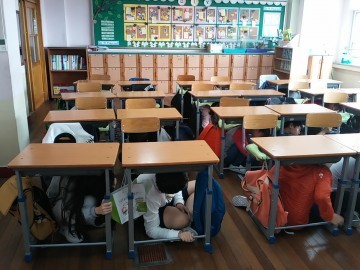 충남교육청, 실제 지진발생 상황을 가정한 대피훈련 실시